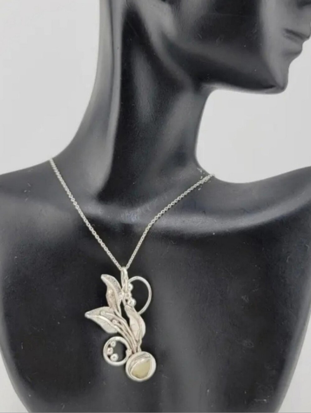 PERIDOT FLOWERS PENDANT HANDMADE IN STERLING SILVER METAL WITH 17" SS CHAIN